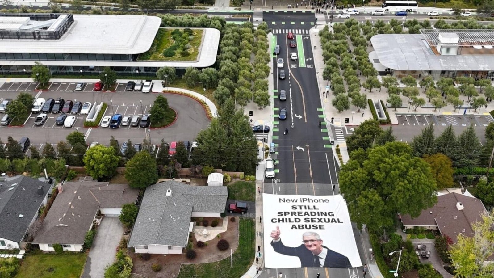 Manifestantes acusam Apple de consentir abuso infantil